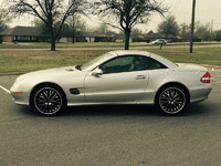 Image 2 of 12 of a 2005 MERCEDES SL 500