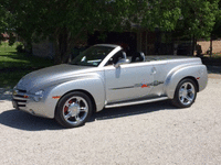 Image 1 of 3 of a 2004 CHEVROLET SSR LS