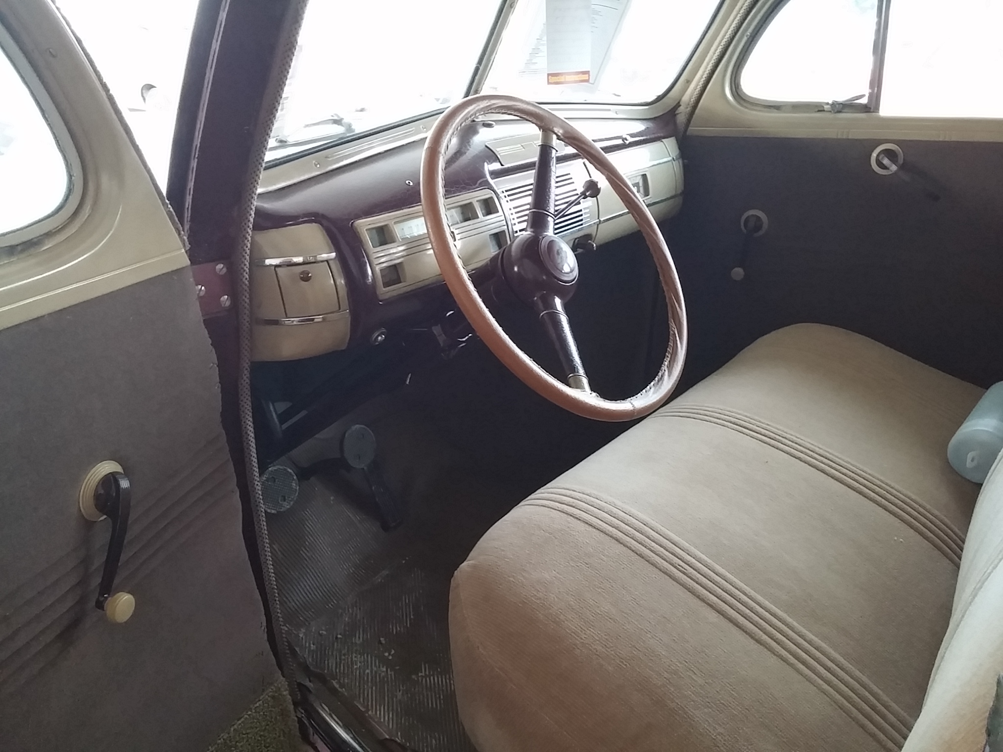 2nd Image of a 1940 FORD DELUX