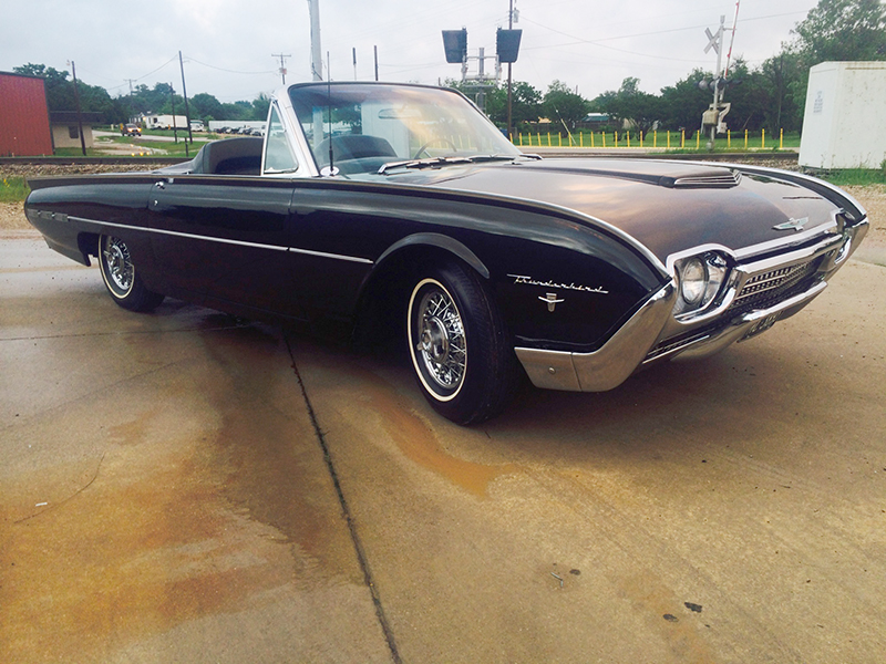 2nd Image of a 1962 FORD THUNDERBIRD