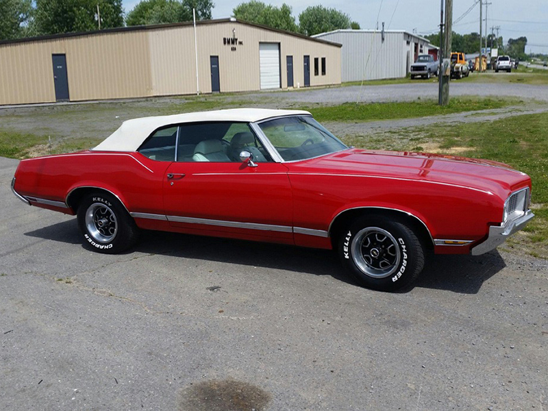 2nd Image of a 1970 OLDSMOBILE CUTLASS