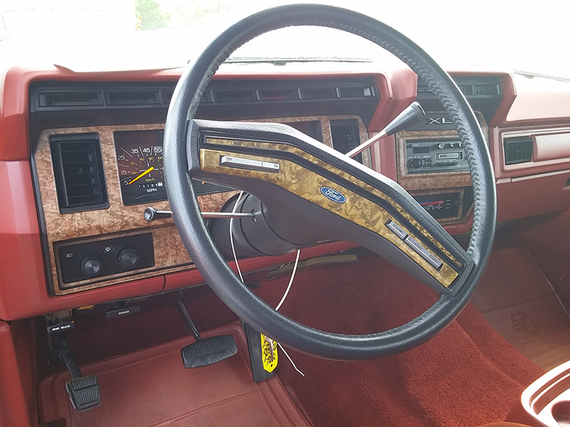2nd Image of a 1985 FORD F250