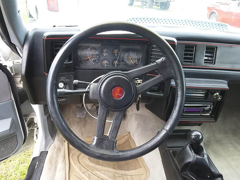 2nd Image of a 1986 CHEVROLET MONTE CARLO