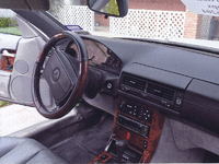 Image 5 of 8 of a 1991 MERCEDES-BENZ 300SL