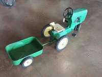 Image 2 of 3 of a N/A JOHN DEERE PEDAL TRACKER