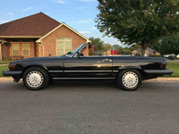 Image 2 of 4 of a 1987 MERCEDES-BENZ 560 SL