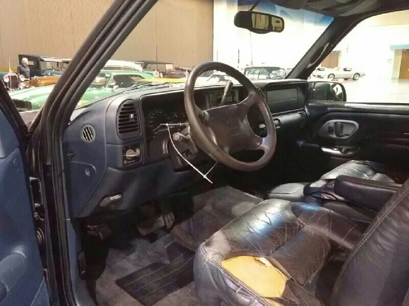 2nd Image of a 1997 CHEVROLET TAHOE