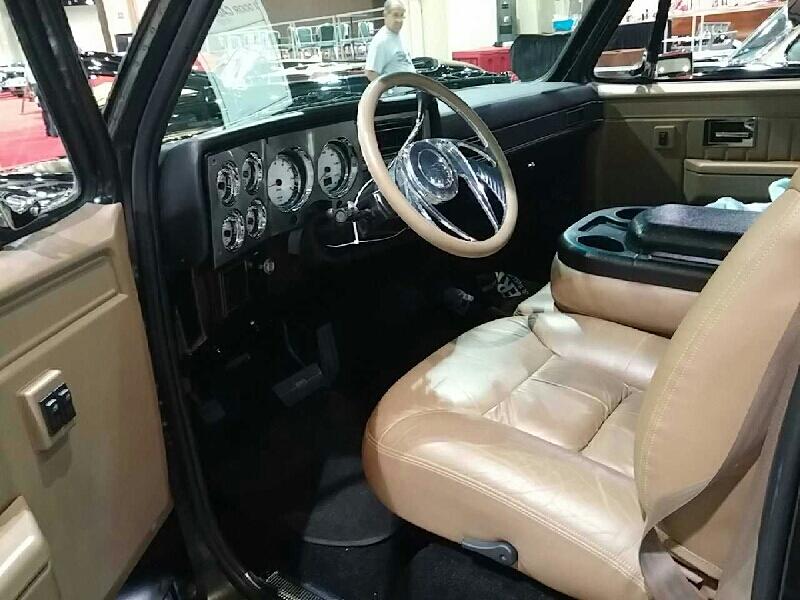 2nd Image of a 1985 CHEVROLET C10
