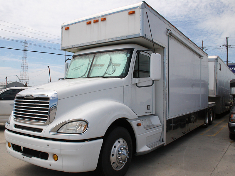 1st Image of a 2006 FREIGHTLINER COLUMBIA 120
