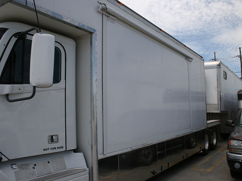 2nd Image of a 2006 FREIGHTLINER COLUMBIA 120