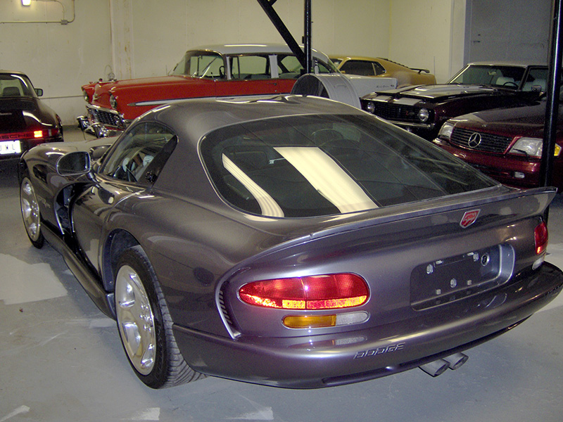 3rd Image of a 2000 DODGE VIPER GTS