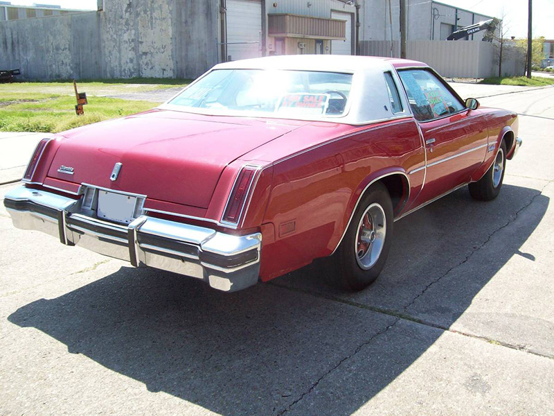 2nd Image of a 1977 OLDSMOBILE CUTLASS