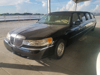 Image 1 of 6 of a 1998 LINCOLN TOWN CAR EXECUTIVE