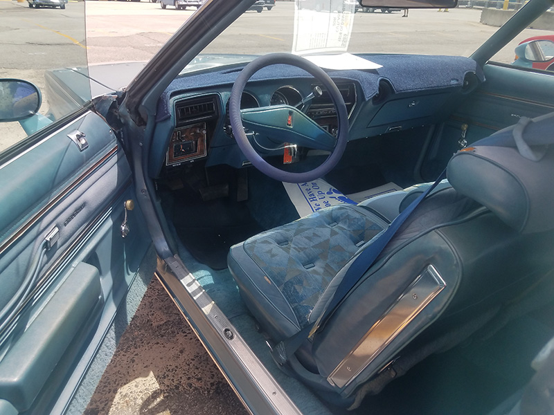 3rd Image of a 1976 OLDSMOBILE CUTLASS