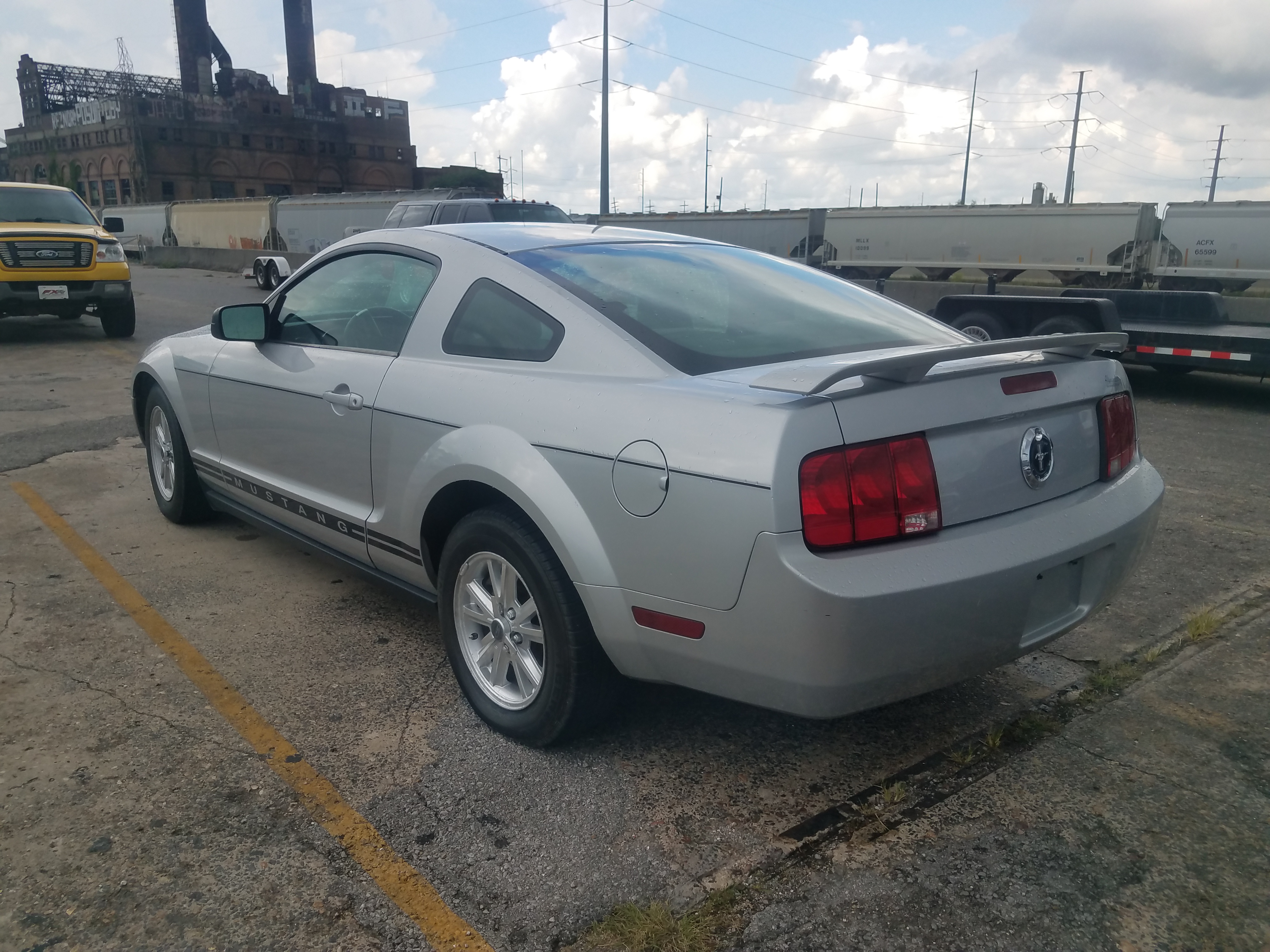 1st Image of a 2006 FORD MUSTANG