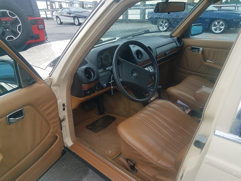 2nd Image of a 1985 MERCEDES 300TD