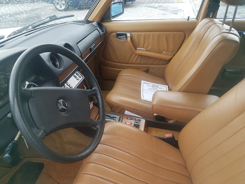3rd Image of a 1985 MERCEDES 300TD