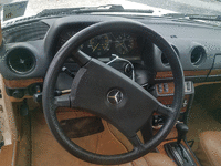 Image 5 of 7 of a 1985 MERCEDES 300TD