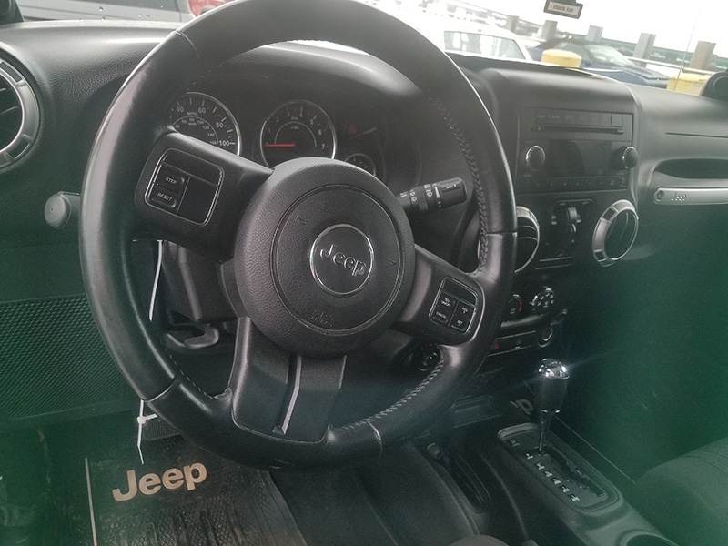5th Image of a 2011 JEEP WRANGLER UNLIMITED SAHARA