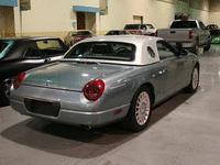 Image 6 of 7 of a 2004 FORD THUNDERBIRD