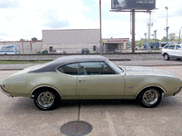 Image 3 of 3 of a 1969 OLDSMOBILE 442