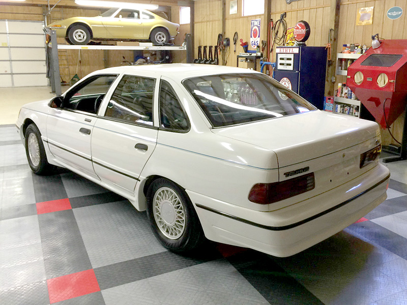 2nd Image of a 1990 FORD TAURUS SHO