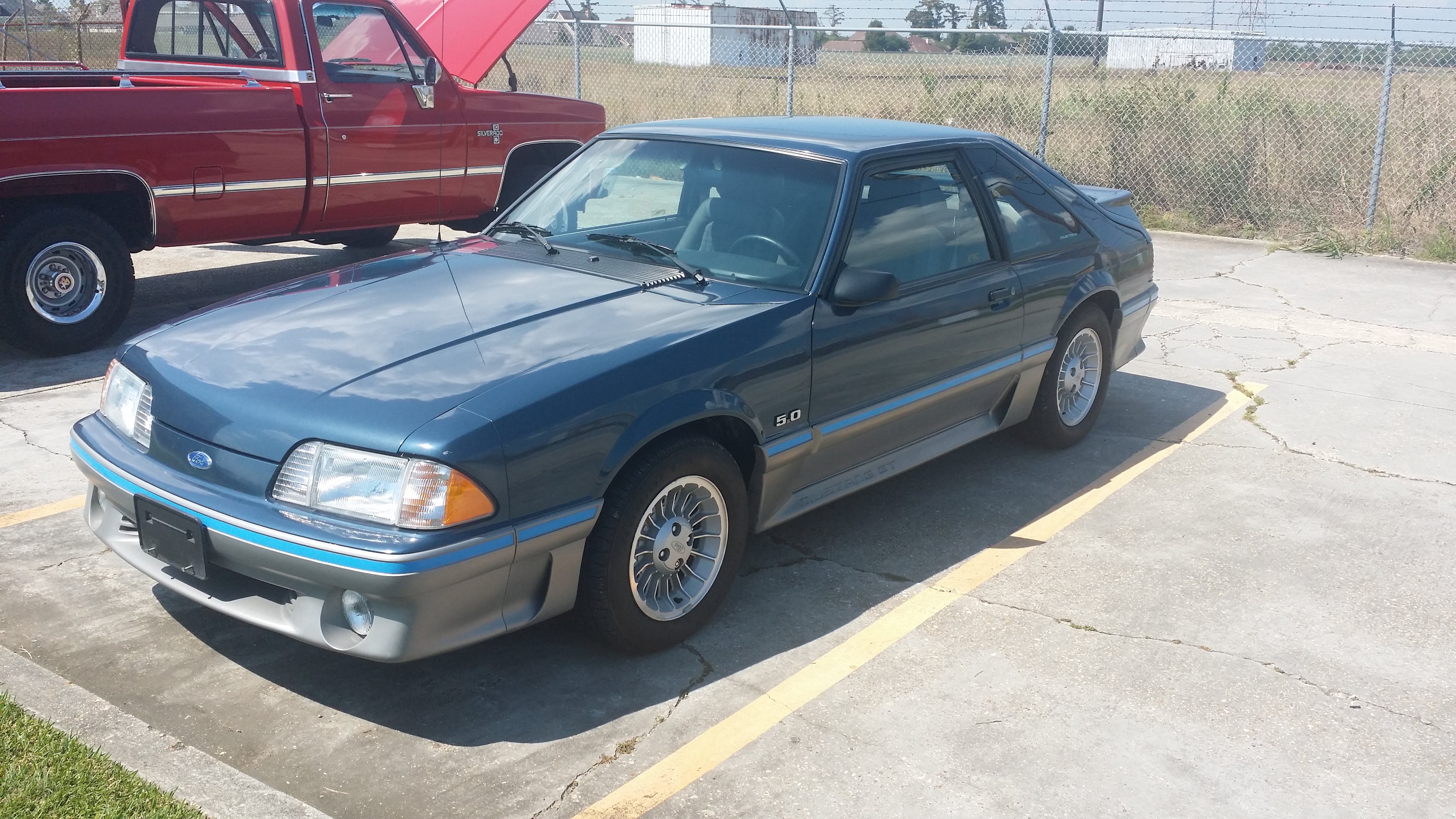 2nd Image of a 1987 FORD MUSTANG