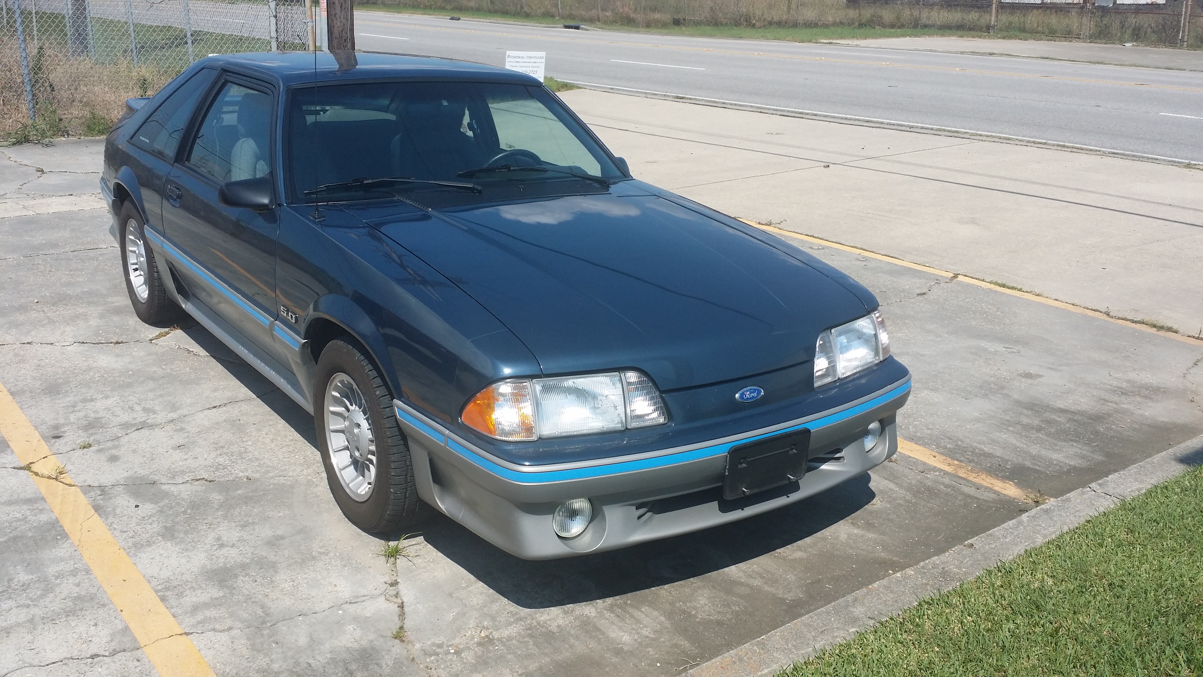3rd Image of a 1987 FORD MUSTANG