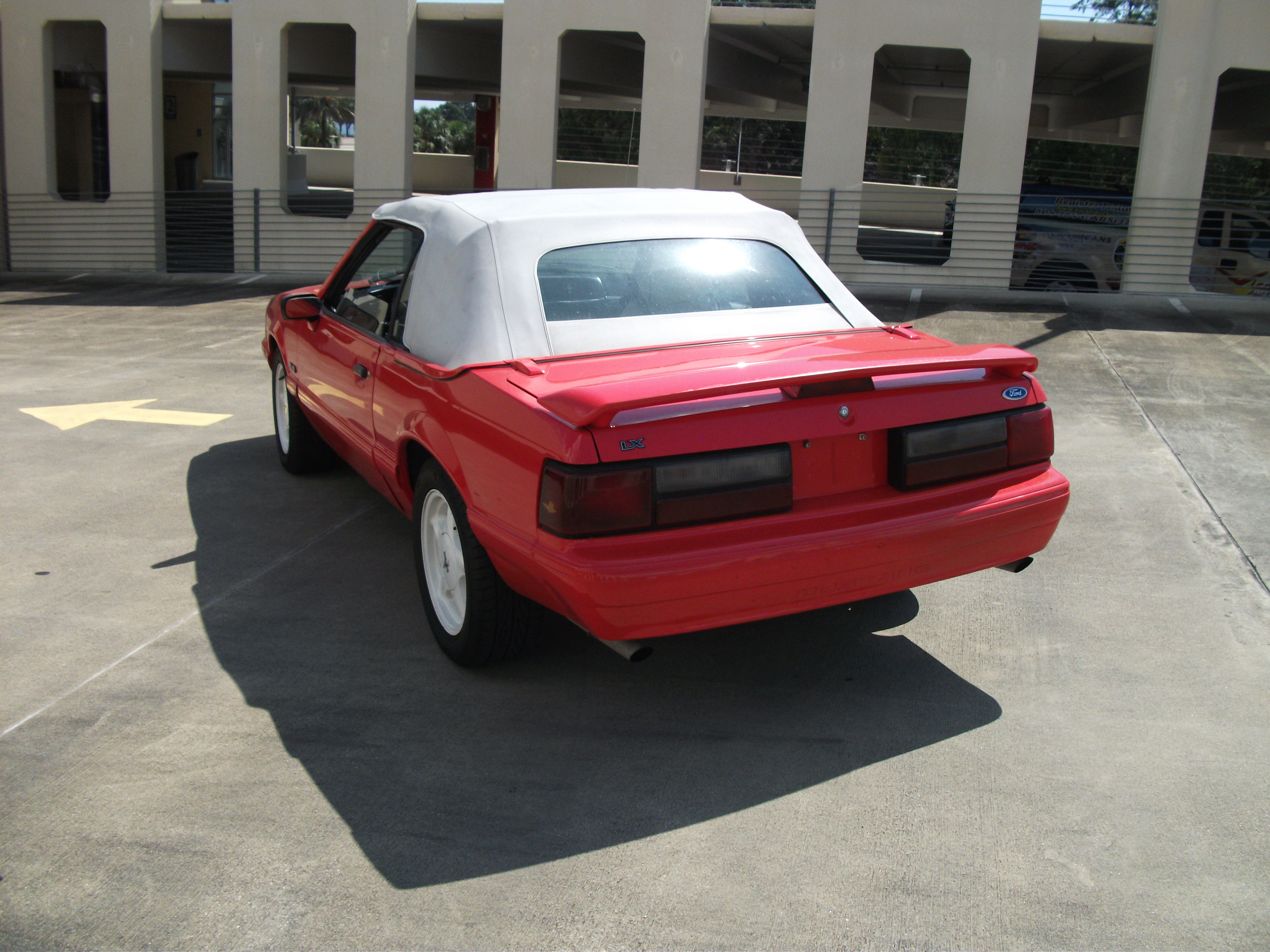 2nd Image of a 1992 FORD MUSTANG LX