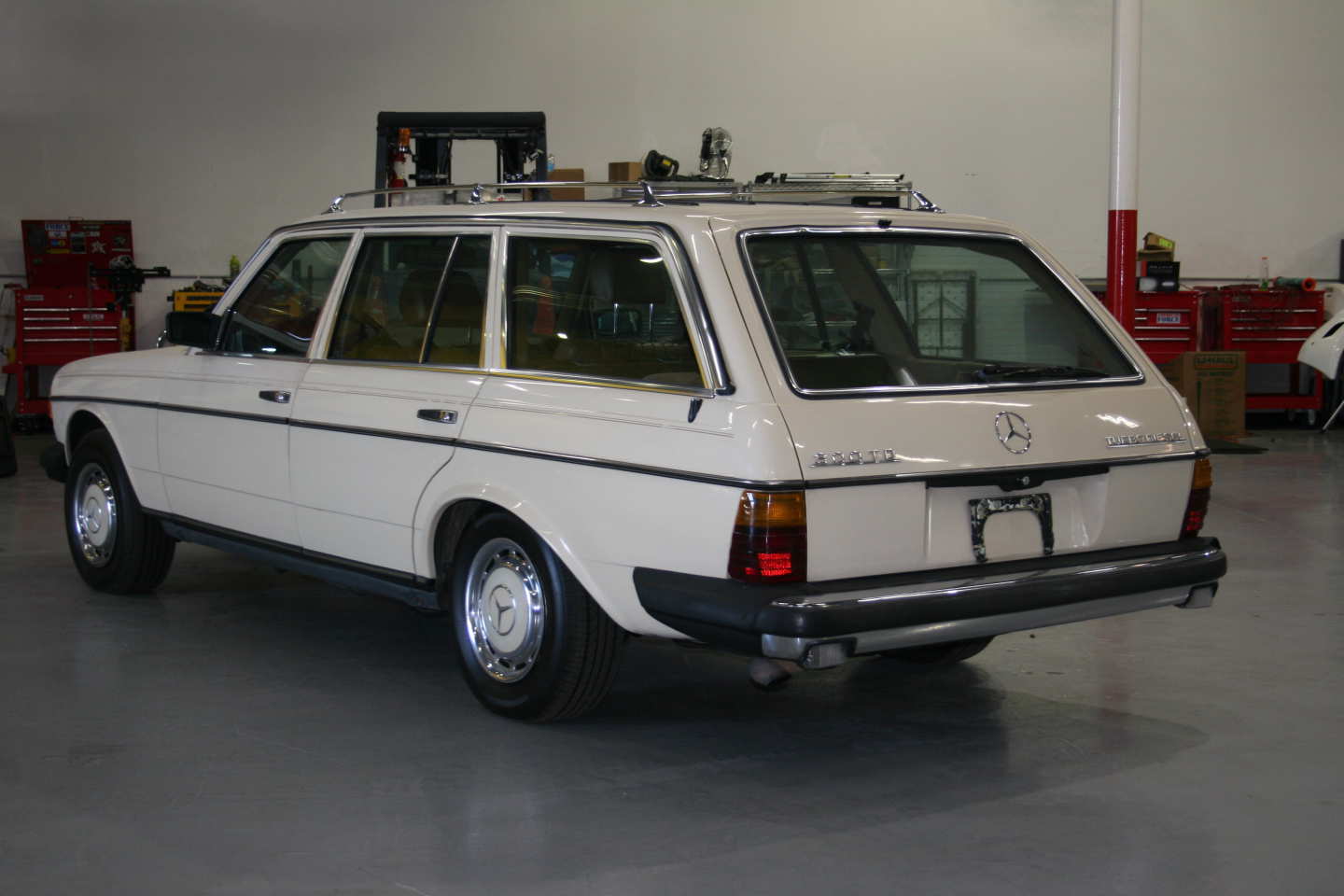 4th Image of a 1985 MERCEDES 300TD