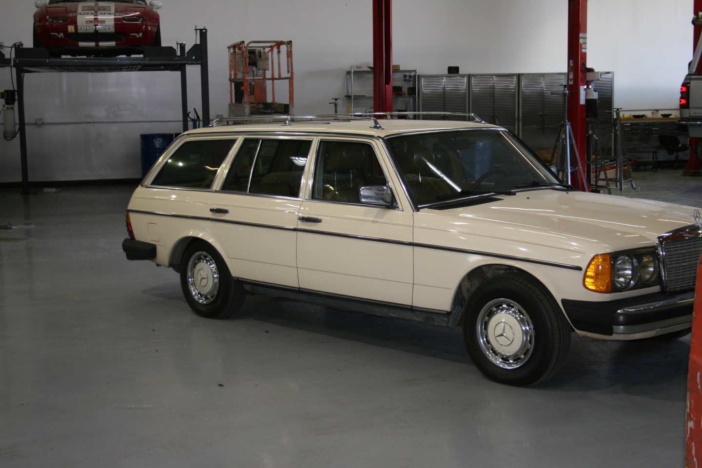 7th Image of a 1985 MERCEDES 300TD