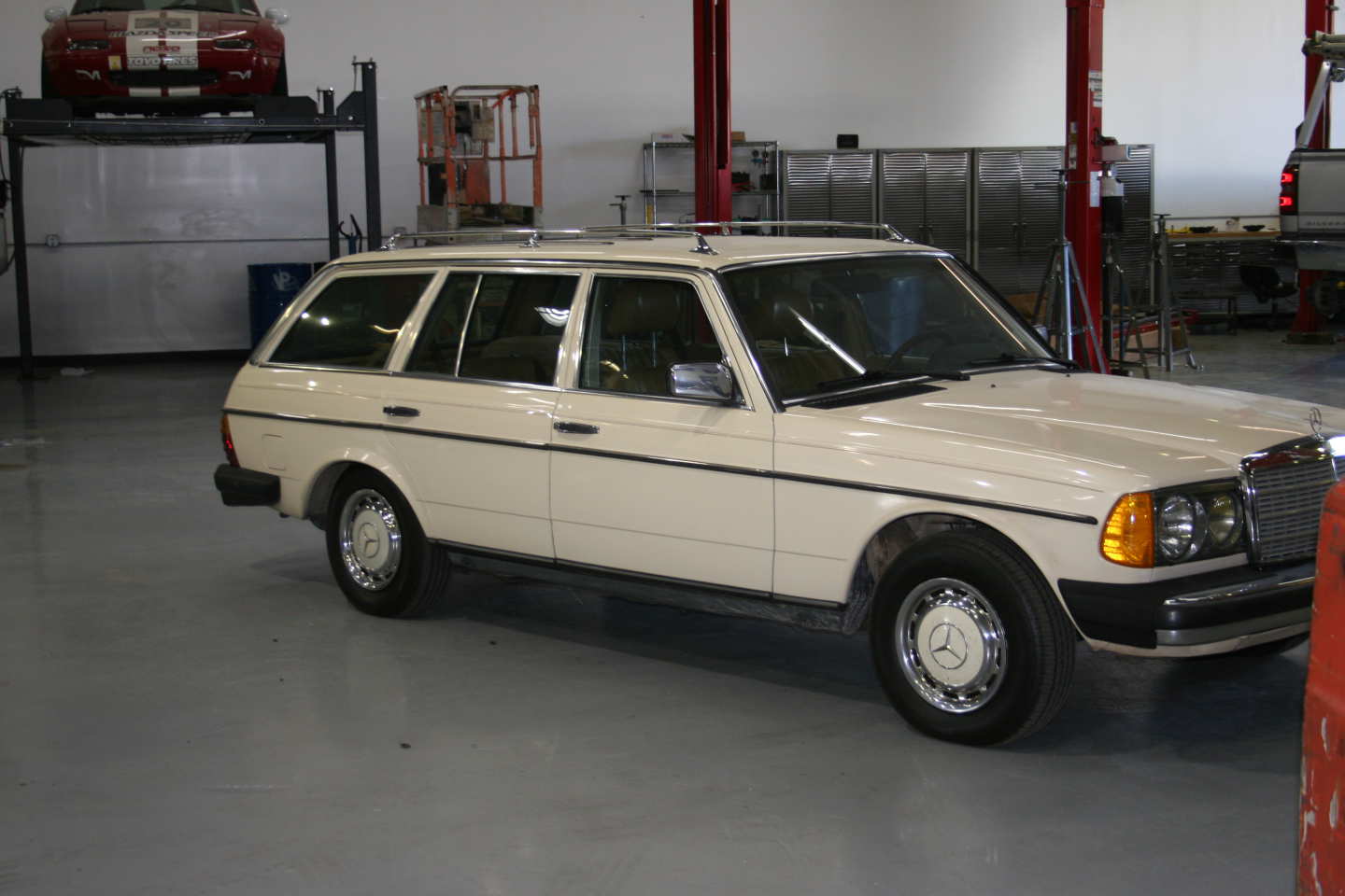 8th Image of a 1985 MERCEDES 300TD
