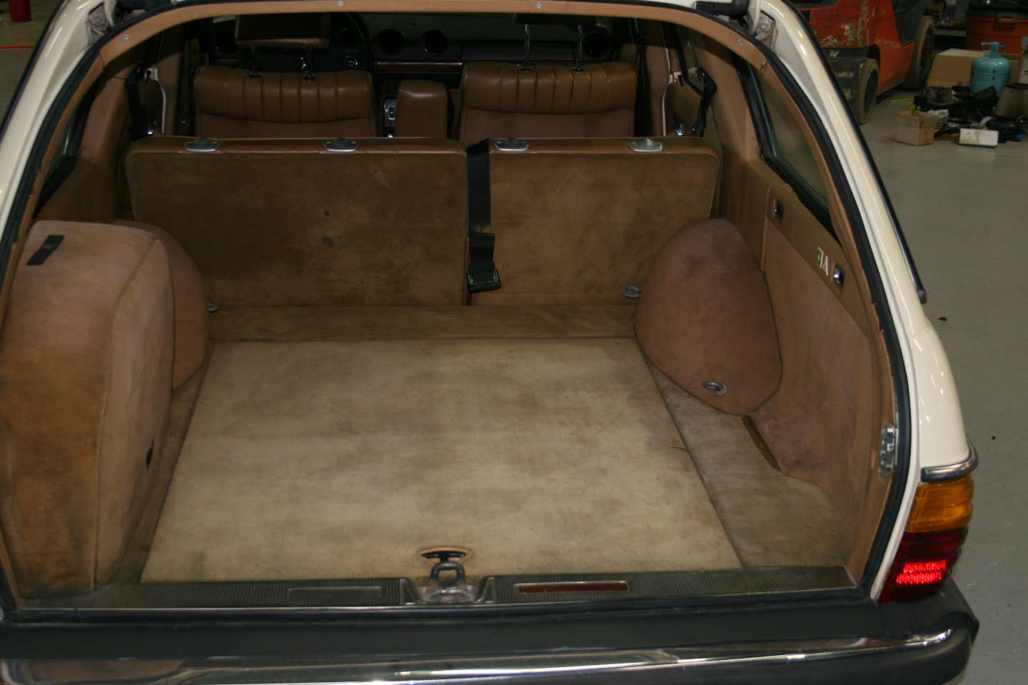 9th Image of a 1985 MERCEDES 300TD