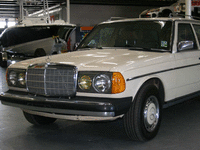 Image 1 of 18 of a 1985 MERCEDES 300TD