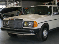 Image 2 of 18 of a 1985 MERCEDES 300TD