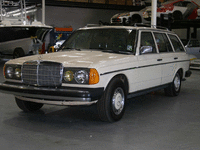Image 3 of 18 of a 1985 MERCEDES 300TD