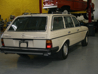 Image 6 of 18 of a 1985 MERCEDES 300TD