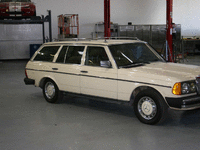 Image 9 of 18 of a 1985 MERCEDES 300TD
