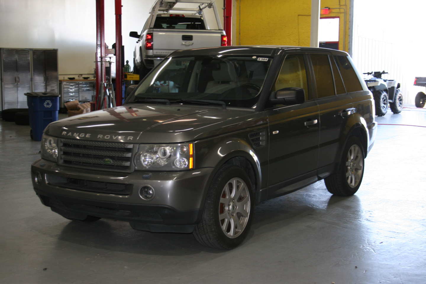 2nd Image of a 2009 LAND ROVER RANGE ROVER SPORT HSE