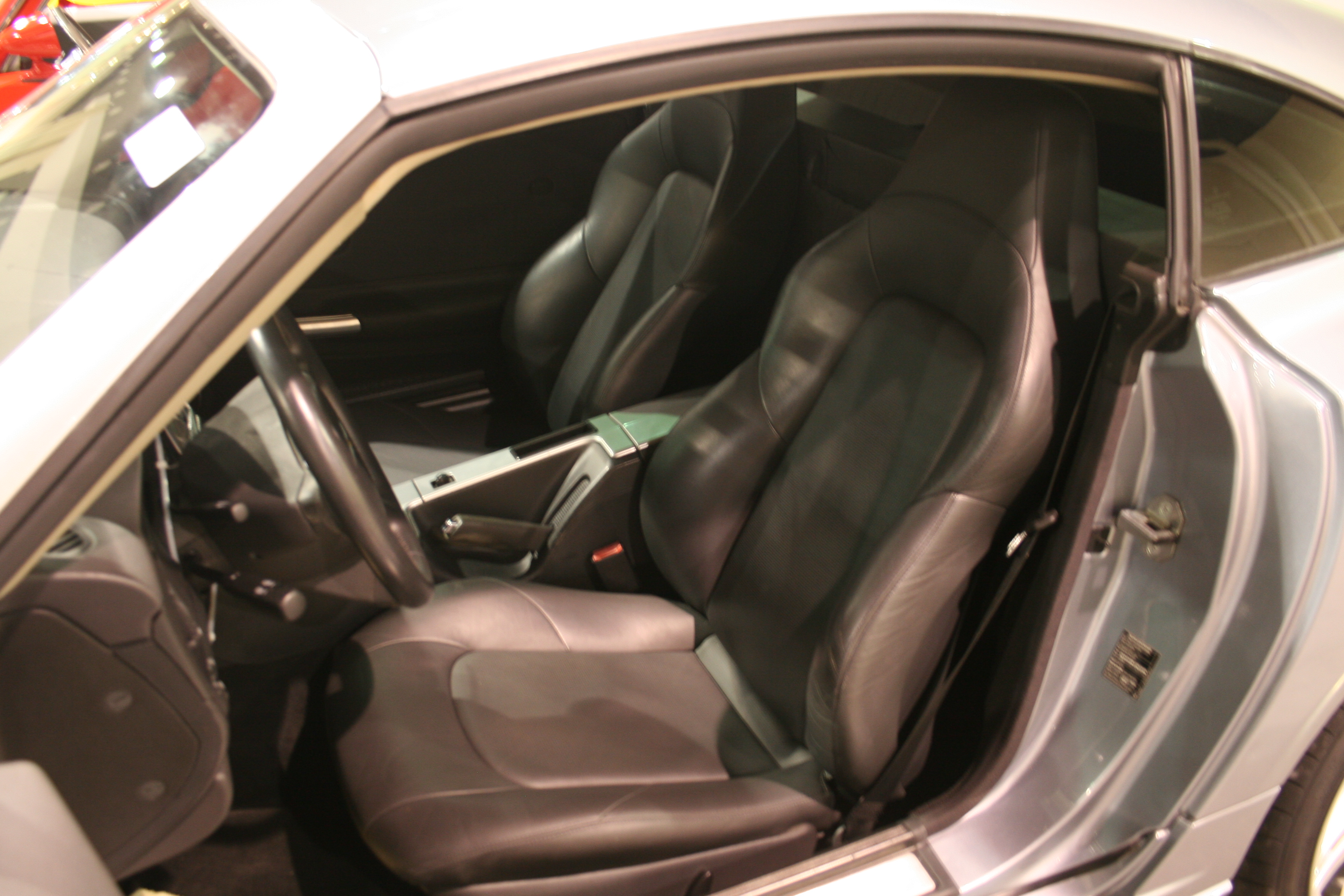 3rd Image of a 2004 CHRYSLER CROSSFIRE LHD