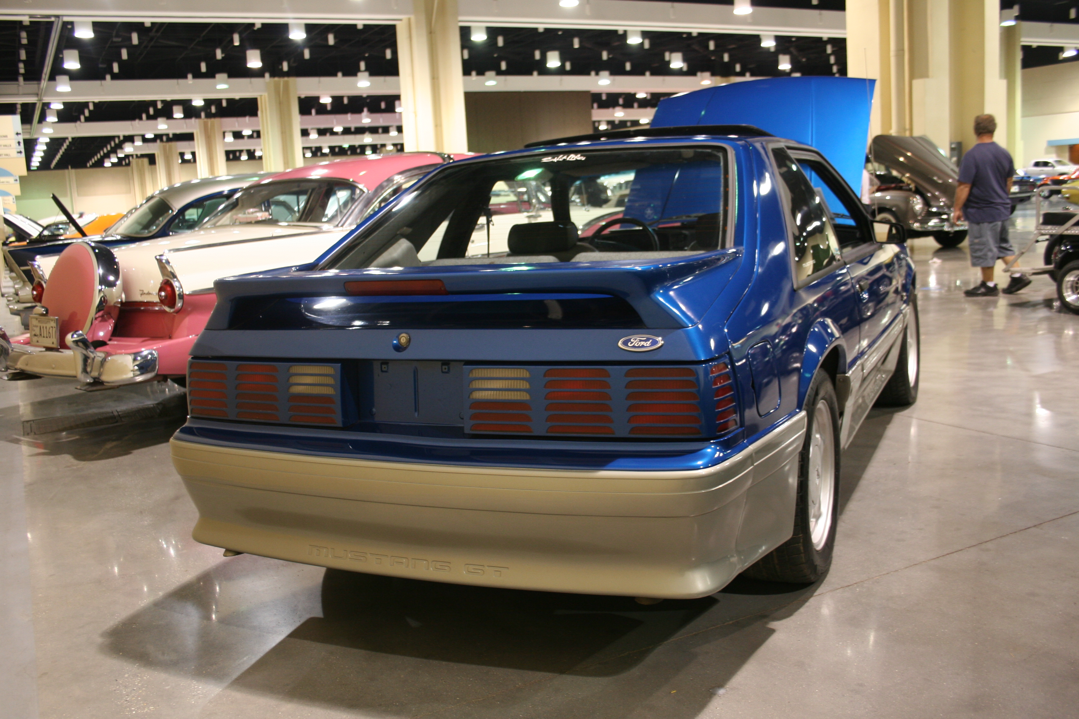 4th Image of a 1992 FORD MUSTANG GT