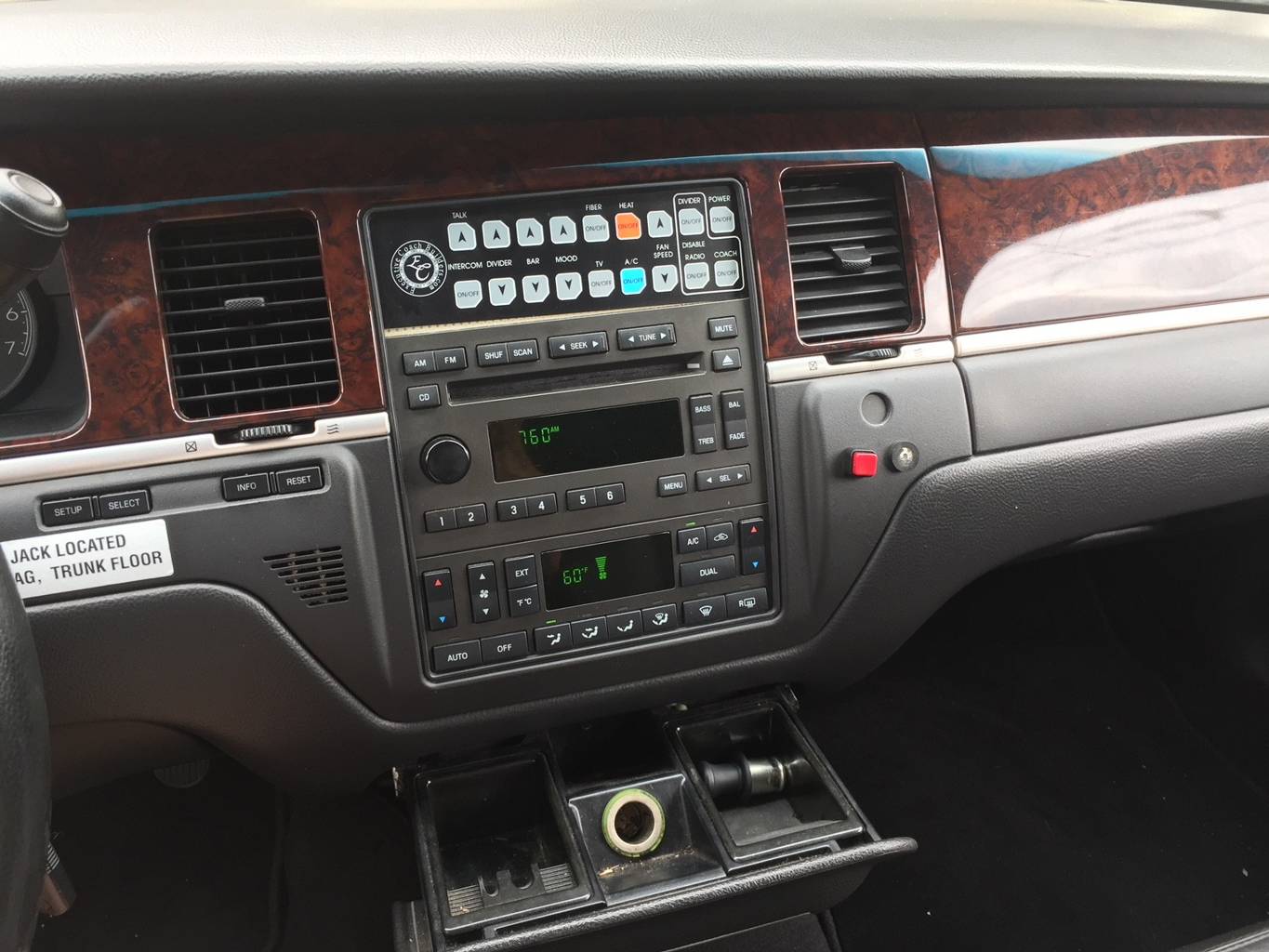 8th Image of a 2007 LINCOLN TOWN CAR EXECUTIVE