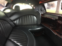 Image 14 of 15 of a 2007 LINCOLN TOWN CAR EXECUTIVE