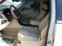 Image 4 of 8 of a 2008 CADILLAC ESCALADE 1500; LUXURY