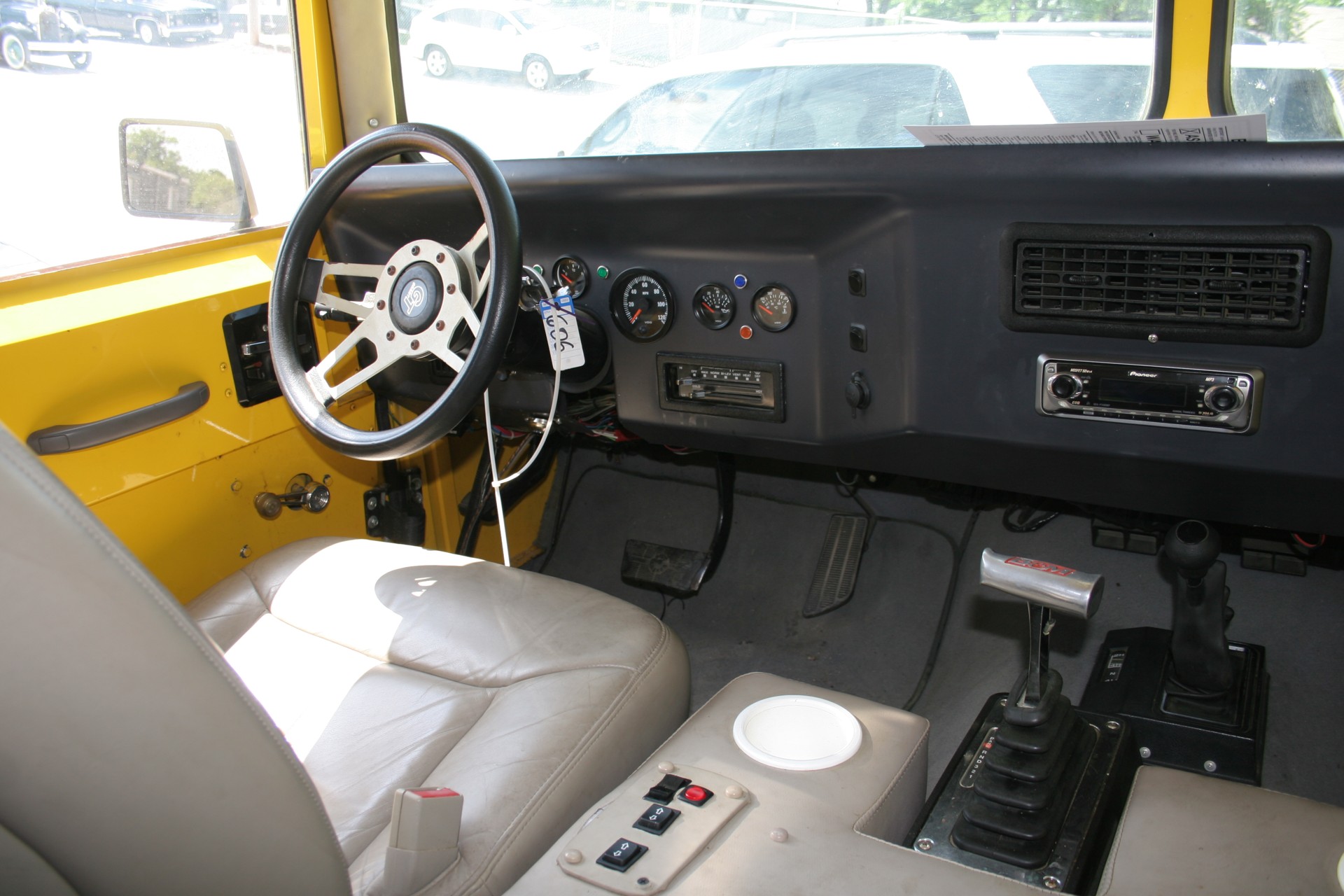 5th Image of a 1985 CHEVROLET SUBURBAN CONVERSION