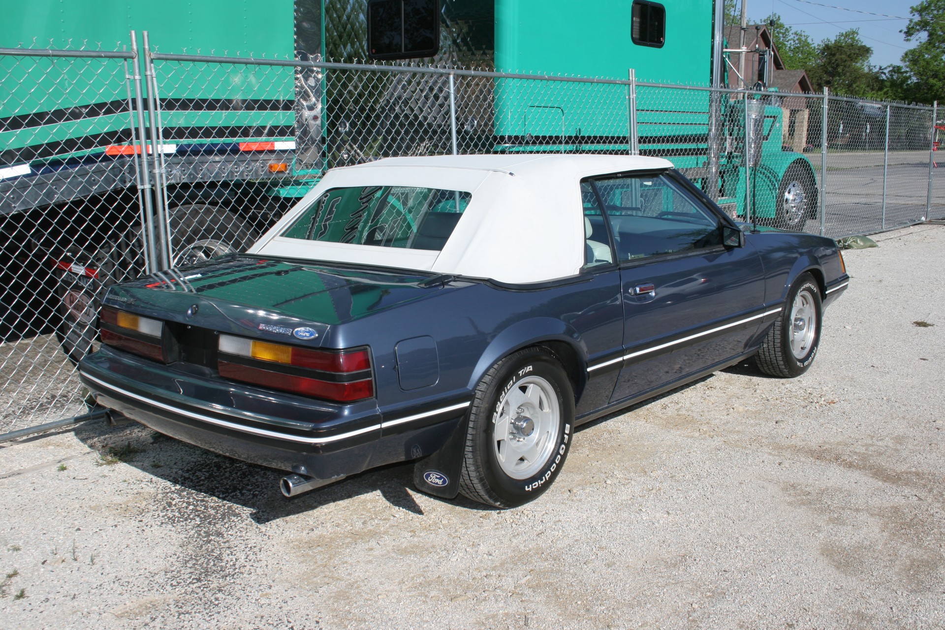3rd Image of a 1984 FORD MUSTANG LX