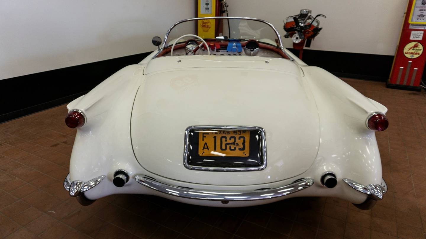 2nd Image of a 1953 CHEVROLET CORVETTE