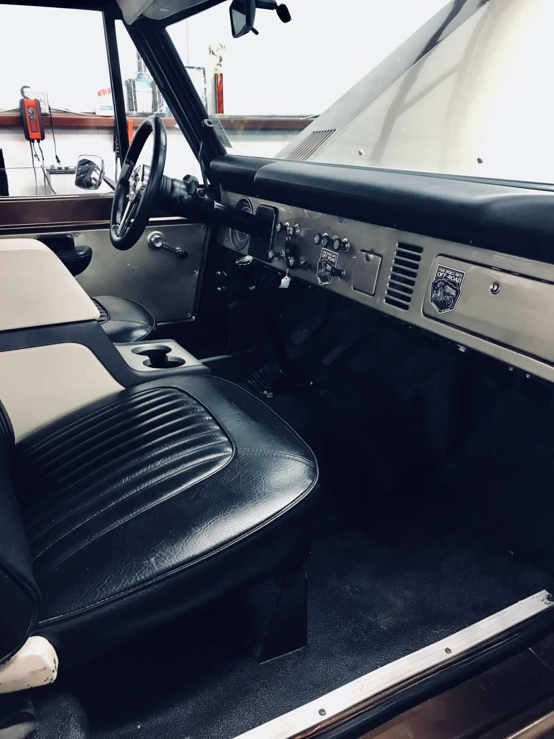 4th Image of a 1972 FORD BRONCO