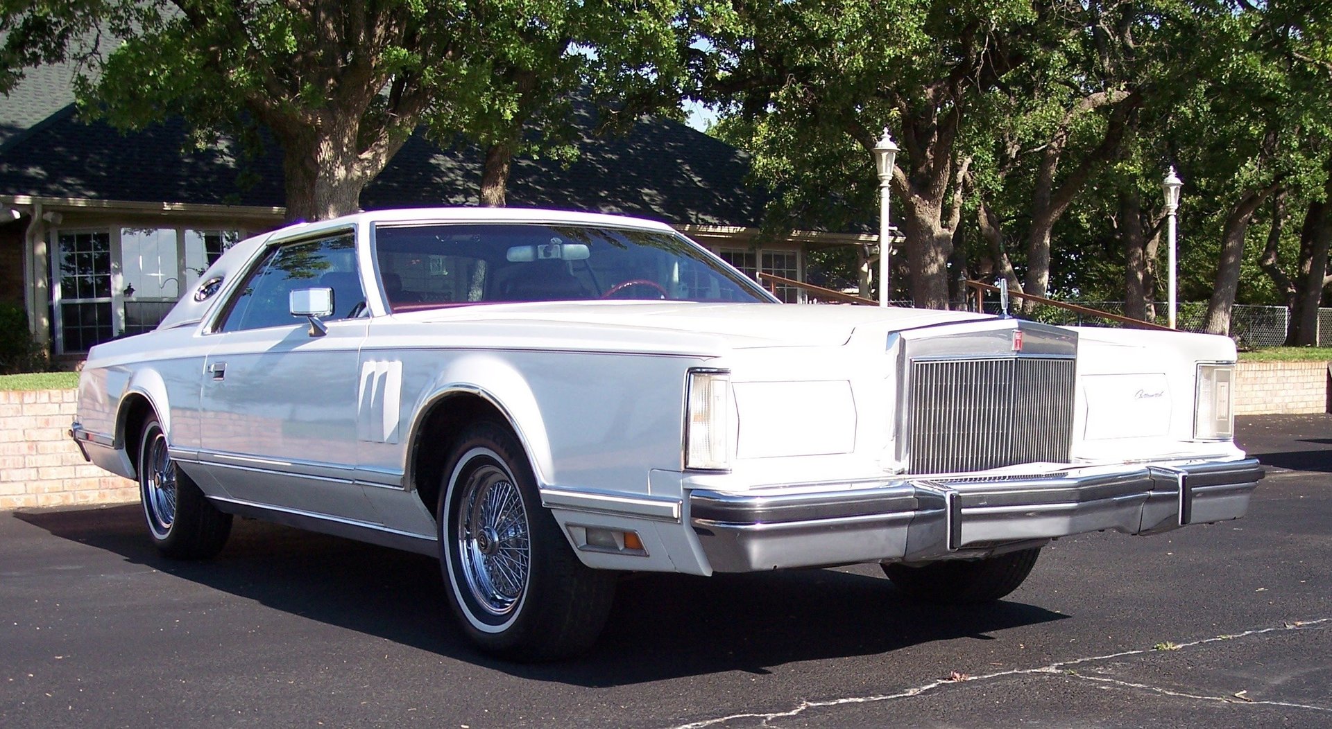2nd Image of a 1977 LINCOLN CONTINENTAL MARK V