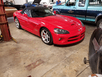 Image 2 of 9 of a 2004 DODGE VIPER